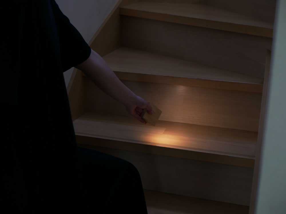 オイル仕上げ天然木製センサーライトCALM