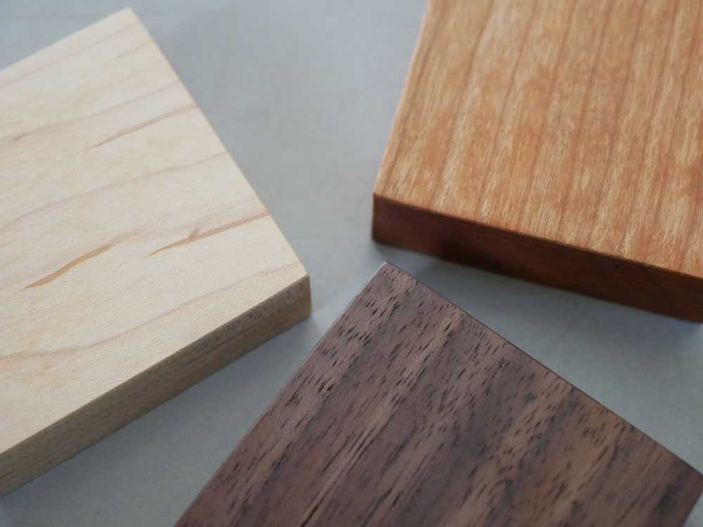 オイル仕上げの天然木製センサーライト CALM