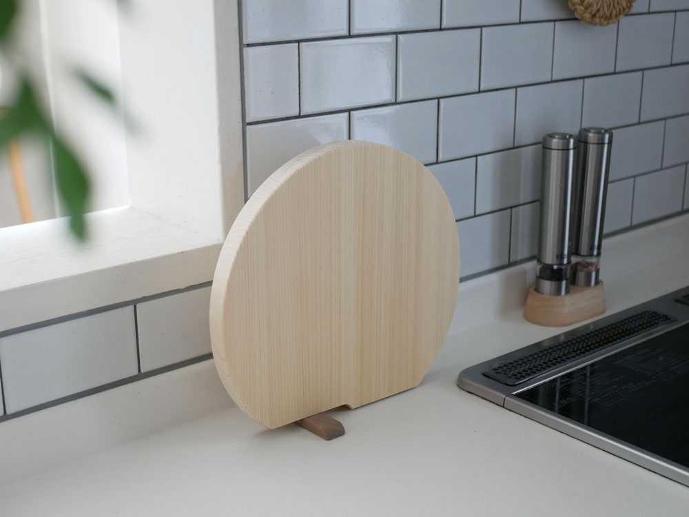 【HIDANOKI】ヒノキの立つまるいまな板