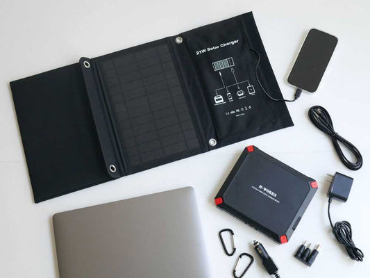 ソーラーパネルとポータブル電源がセットになった製品写真