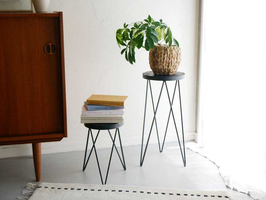 マンゴーウッドとアイアン製の黒いサークルスタンド