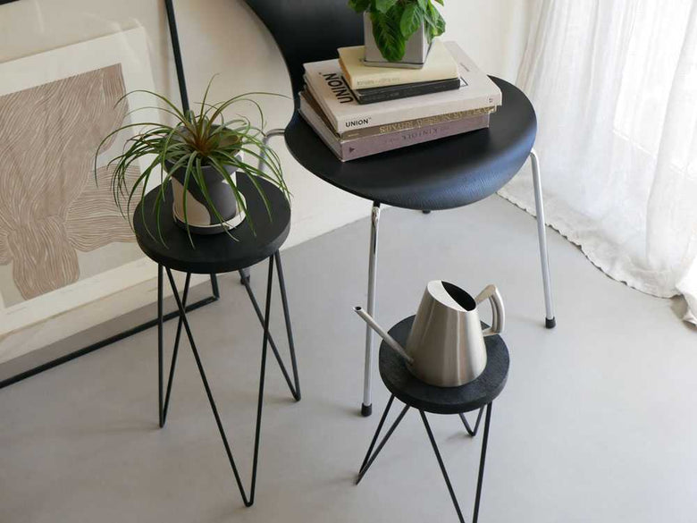 オールブラックのポッシュリビング サークルスタンド