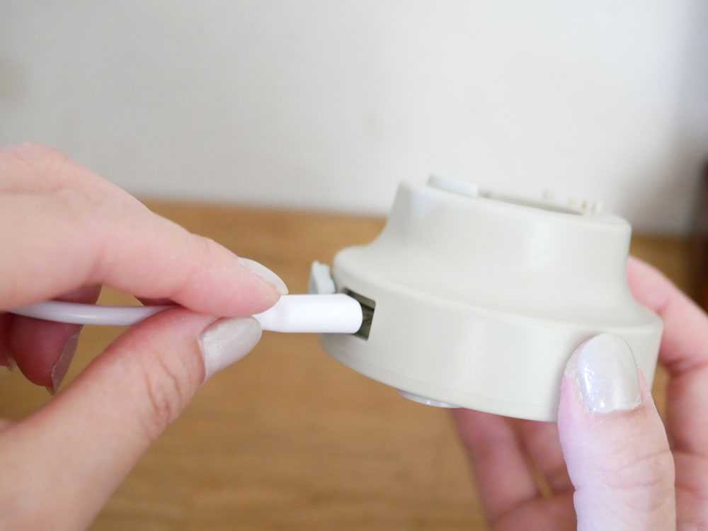 クリームホワイトのレコルトコードレスハンディブレンダー