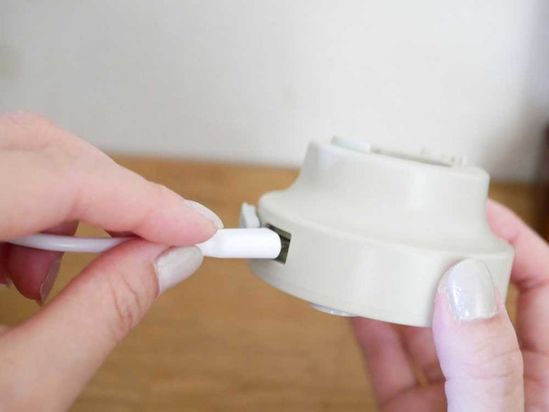 クリームホワイトのレコルトコードレスハンディブレンダー