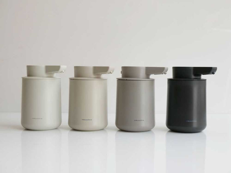 レコルトの充電式オートディスペンサー本体とボトル