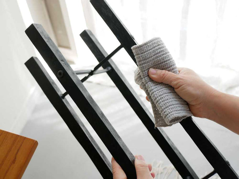 ポッシュリビングのブラック折りたたみポットスタンド