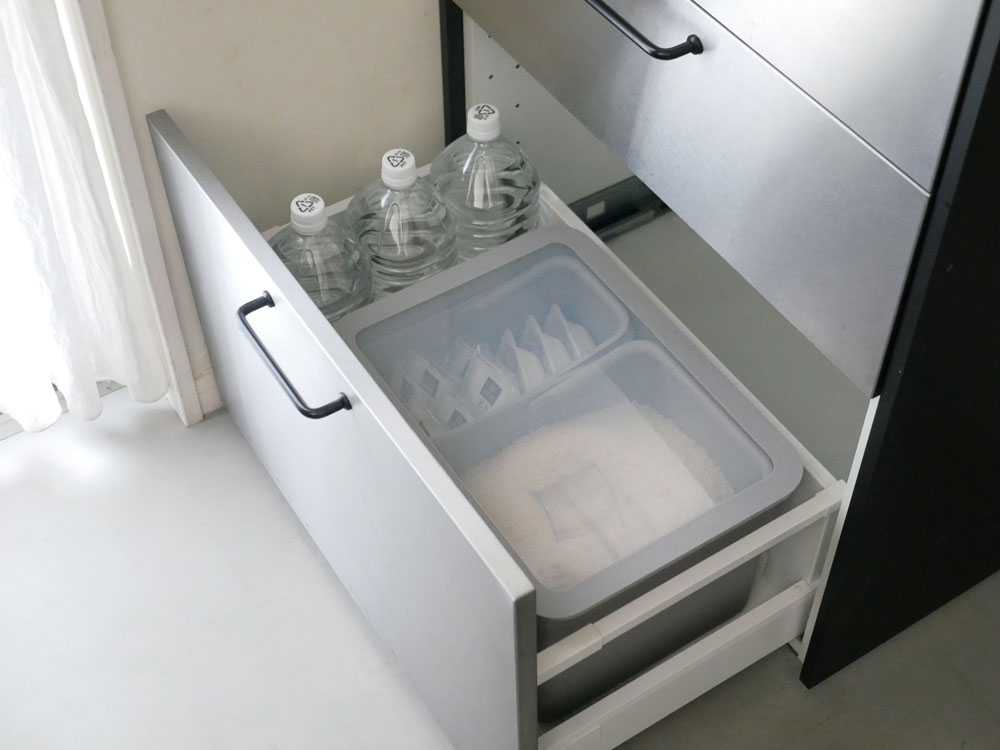 フタ付きストックケースの米びつ本体とインナーケース