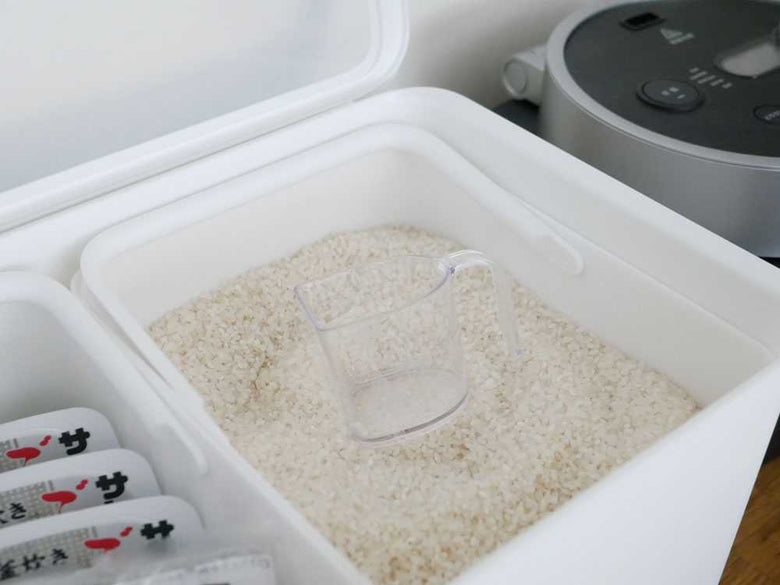 ライクイットのフタ付きストックケース米びつ