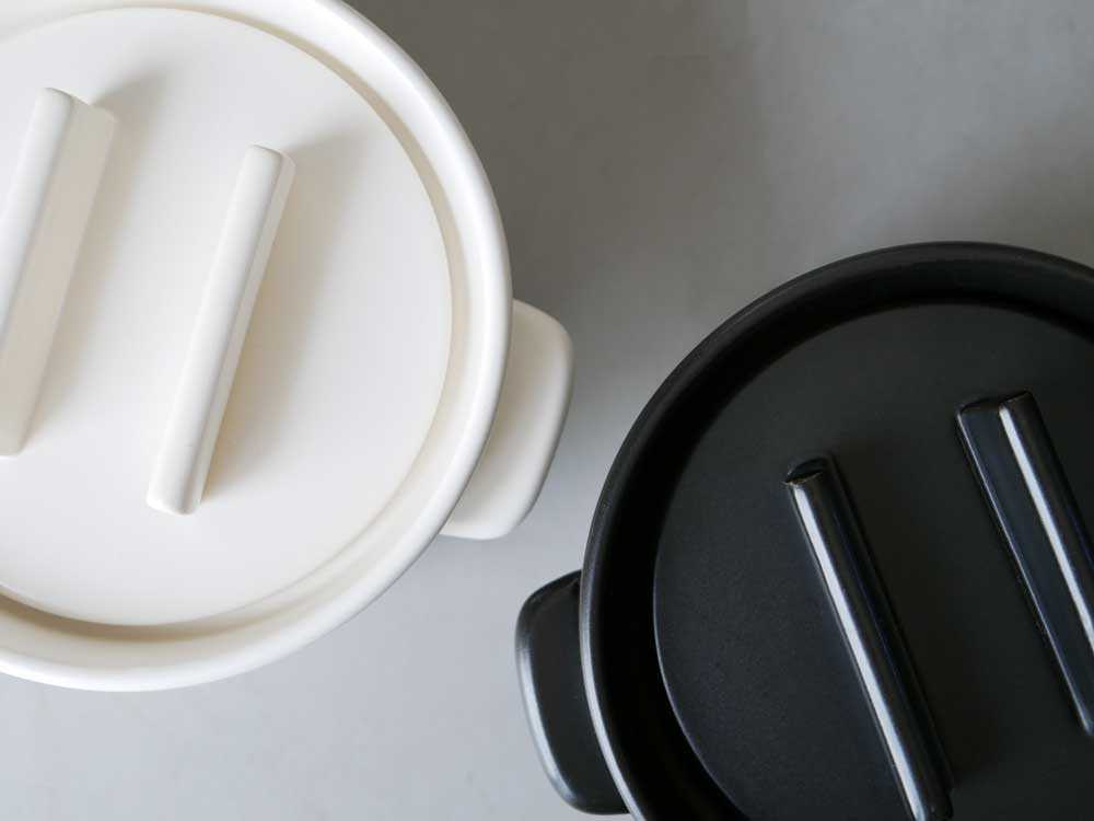 かもしか道具店の黒い耐熱陶器ごはんの鍋