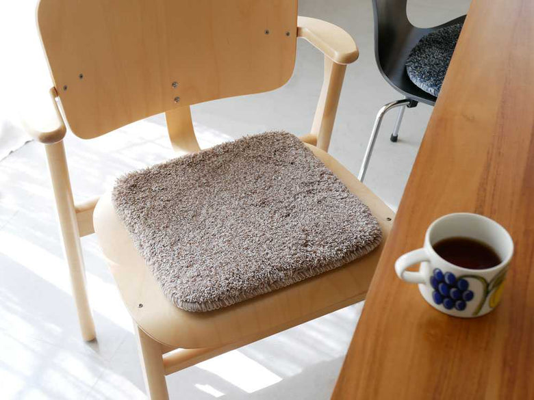【＆NE/アンドエヌイー】洗える低反発シャギーチェアパッド