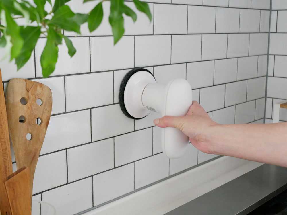 【±0/プラスマイナスゼロ】激落ちくん　コードレス電動ブラシ