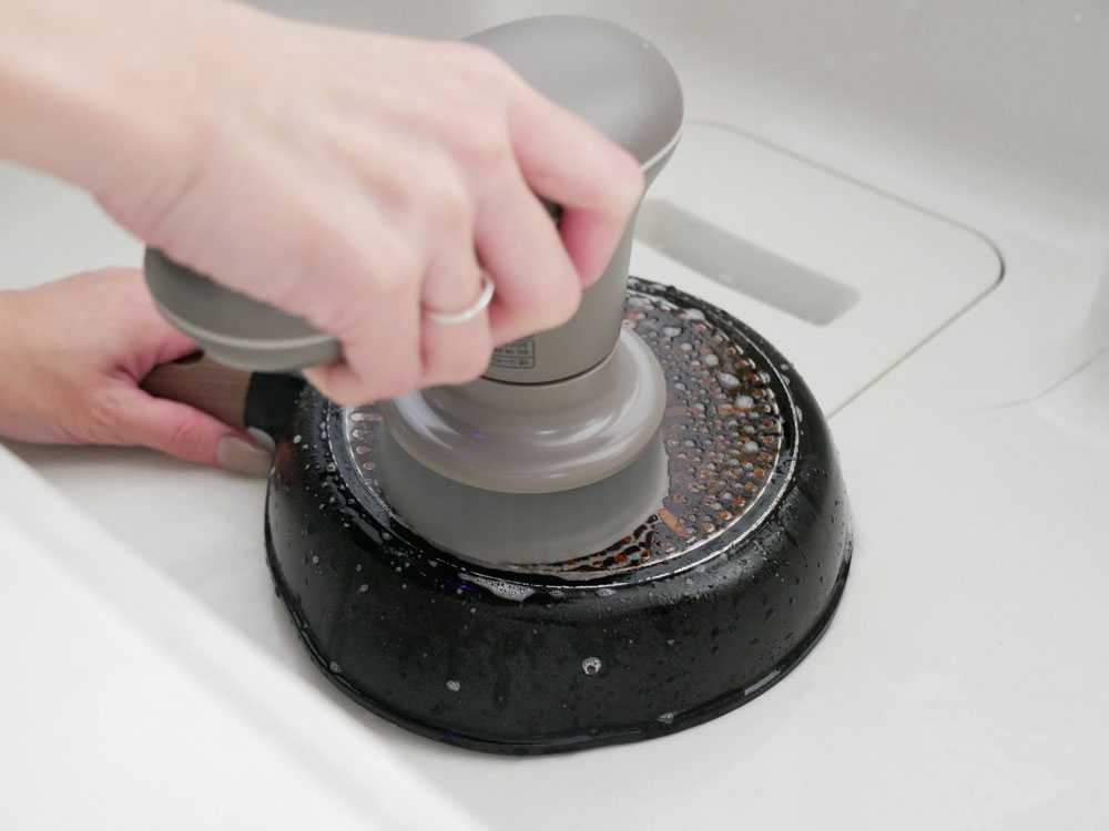 【±0/プラスマイナスゼロ】激落ちくん　コードレス電動ブラシ