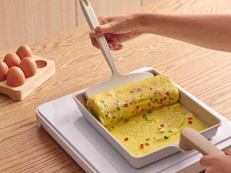 【TRUECOOK/トゥルークック】エッグパン＆フライ返しセット レギュラー / ベージュ＋キレッキレボウルの仕様シーン16