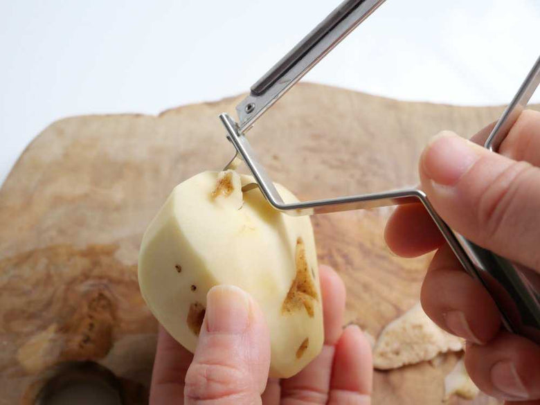 ワンタッチで替え刃交換！1本3役 ニュースピードピーラー 替え刃1枚付きセット / 細千切刃の仕様シーン7