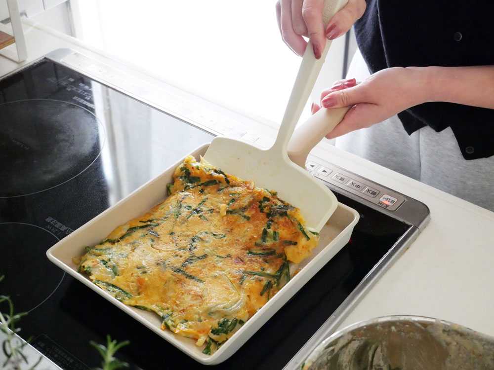 【TRUECOOK/トゥルークック】エッグパン＆フライ返しセット レギュラー ベージュの仕様シーン8