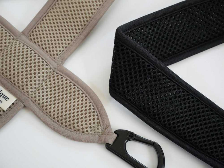 浮かせて便利な車の収納メッシュポーチ・ホルダー