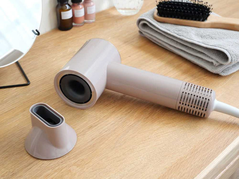 【QUADS】大風量コンパクトイオンドライヤー　BISARAmini