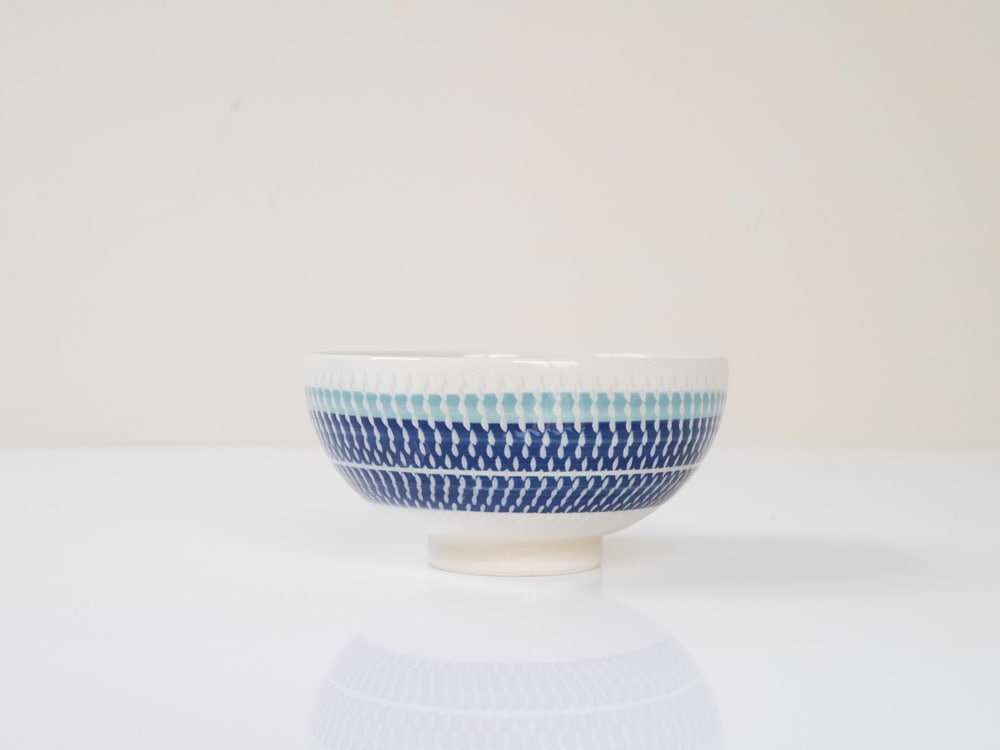 栞ブランドの青色土物製ライスボウル、直径約110mm高さ53mm、日本・岐阜県土岐市製