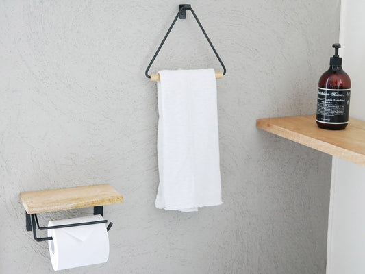 ポッシュリビングの木と鉄製トイレットペーパーホルダー