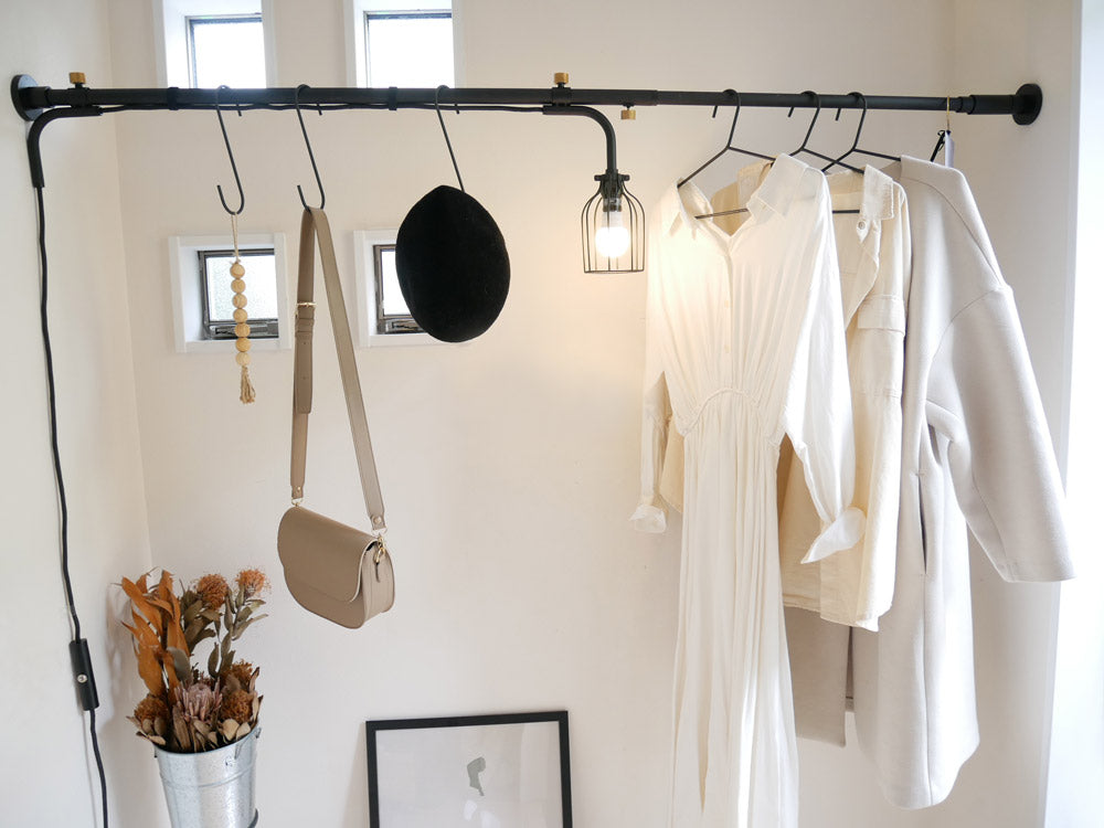 鉄製ロープとランプ付き衣類ハンガー