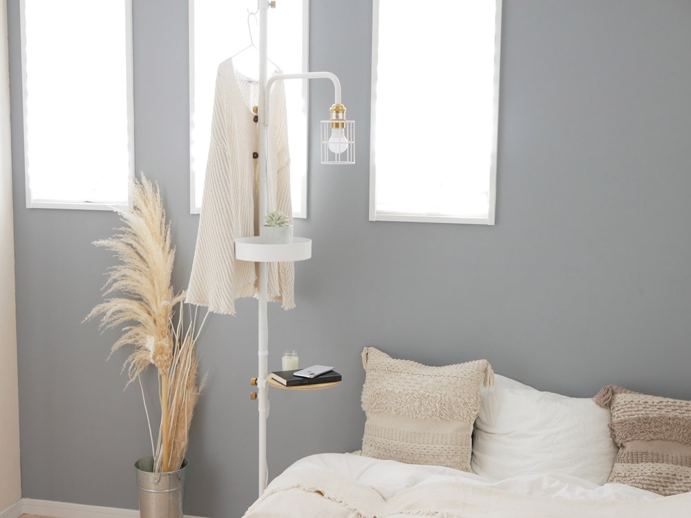 室内に設置された「Hook A」モダン照明器具