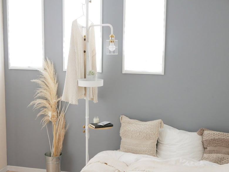 室内に設置された「Hook A」モダン照明器具