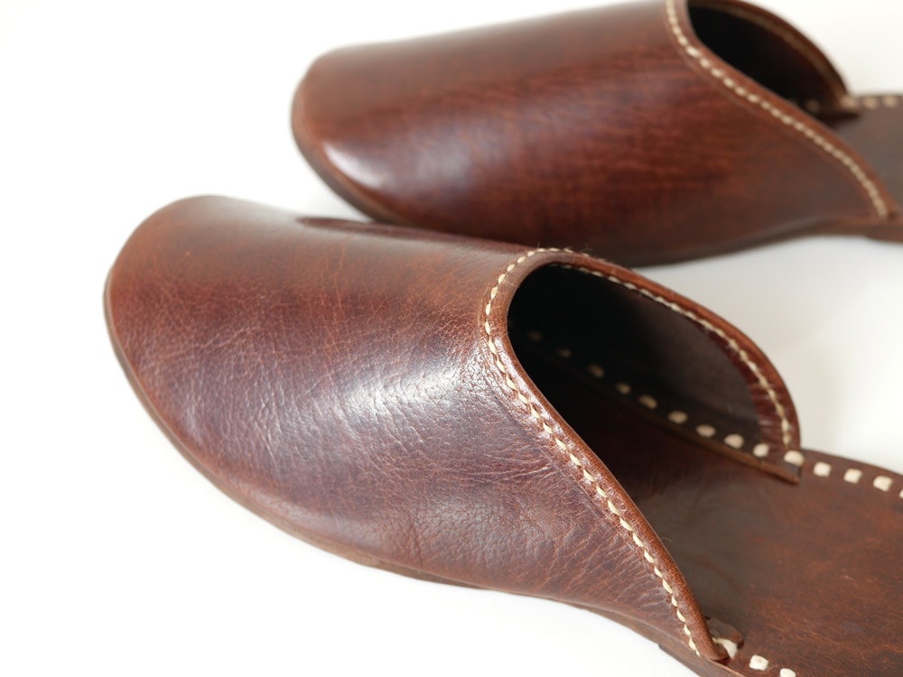 ホーンプリーズ「WAX リネンステッチ」ブラウンレザーのストラップ付きスライドサンダル