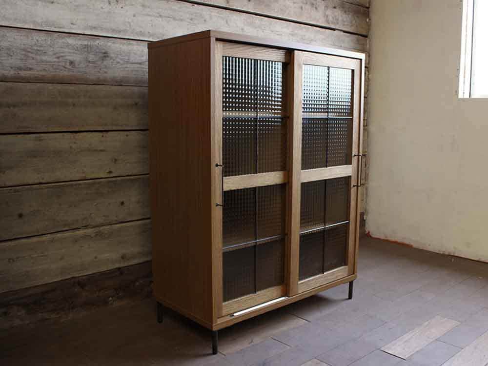 オーク材とガラスのスライドキャビネット