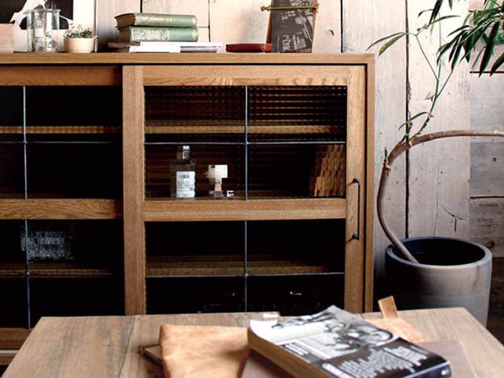 アデペシュのオーク製スライドガラス本棚