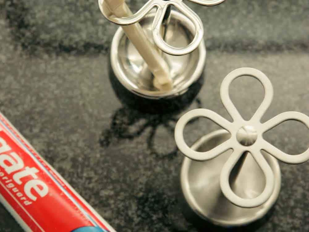 ダルトンのステンレス製4ホールブラシホルダー