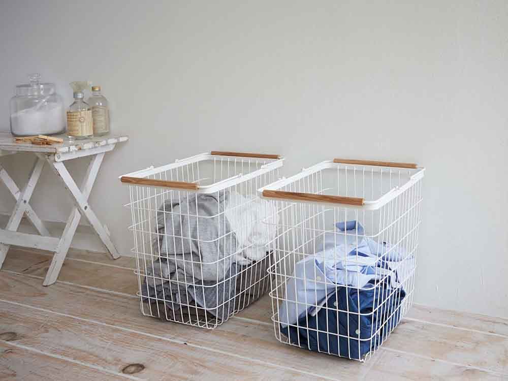 Yamazaki Towerのトスカランドリーワイヤーバスケット、スチール製で自然なデザイン、洗濯物や収納に適した収納バスケット