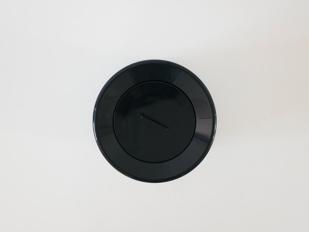 ideacoの黒色ミニ丸形蓋付きダストボックス