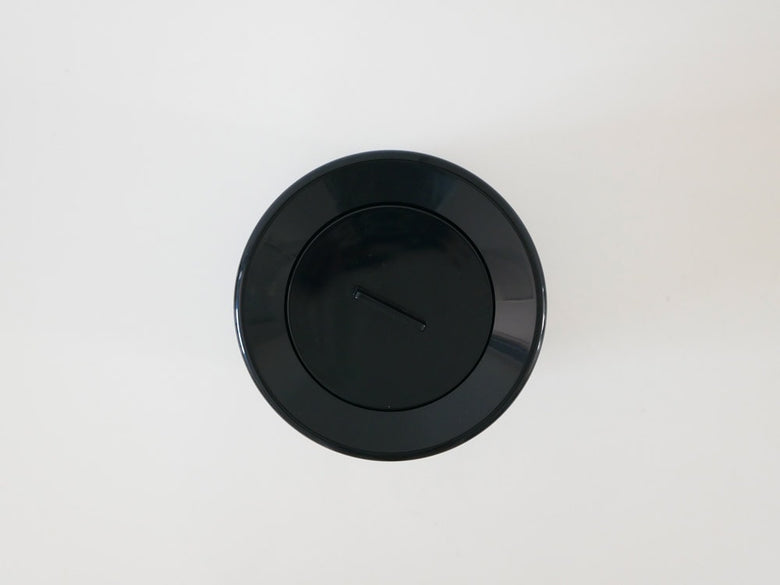 ideacoの黒色ミニ丸形蓋付きダストボックス