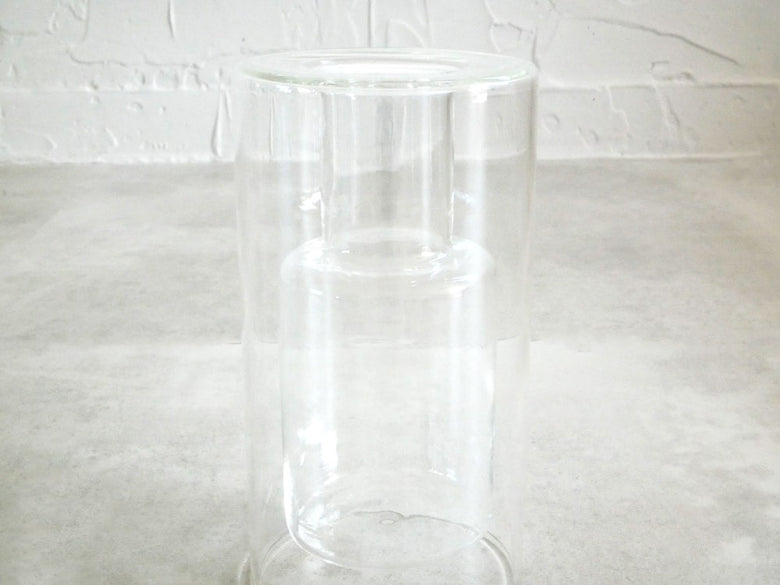 ポッシュリビングの透明ガラス製フロートベース、直径8cm高さ15cmの円筒形デザイン