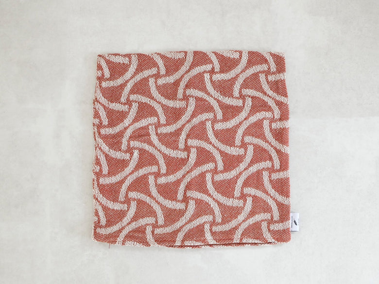 ポッシュリビングのブラウン模様ウールクッションカバー