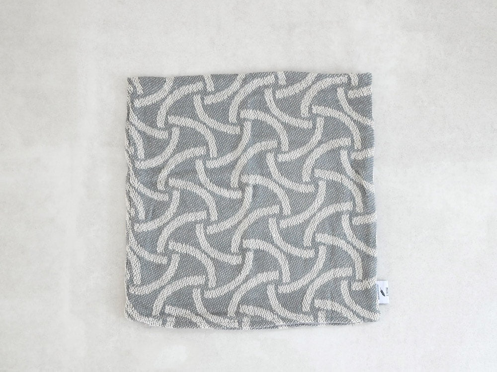 ポッシュリビングのグレー柄クッションカバー