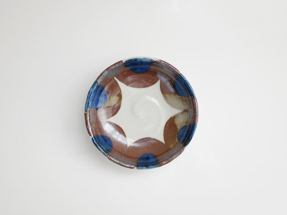 青と茶色の手作り陶器豆皿
