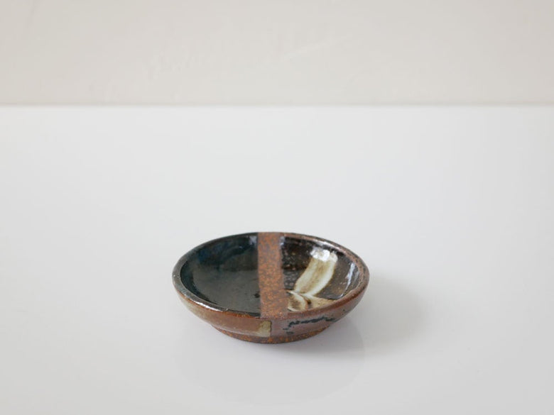 a.depeche手作りのブラウン陶器豆皿