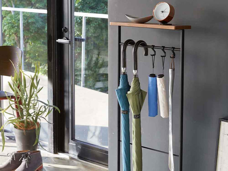 towerブランドの天板引っ掛け傘立てと収納棚