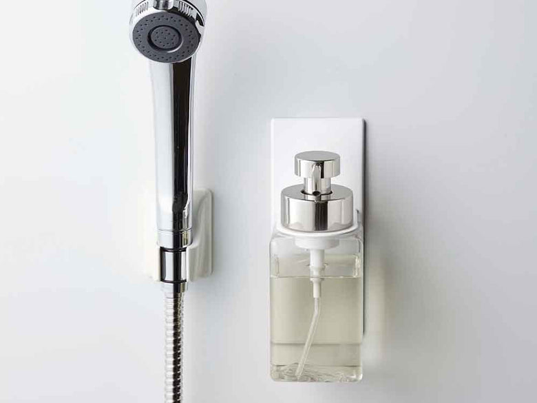 浴室の壁に取り付けられたマグネットソープディスペンサー