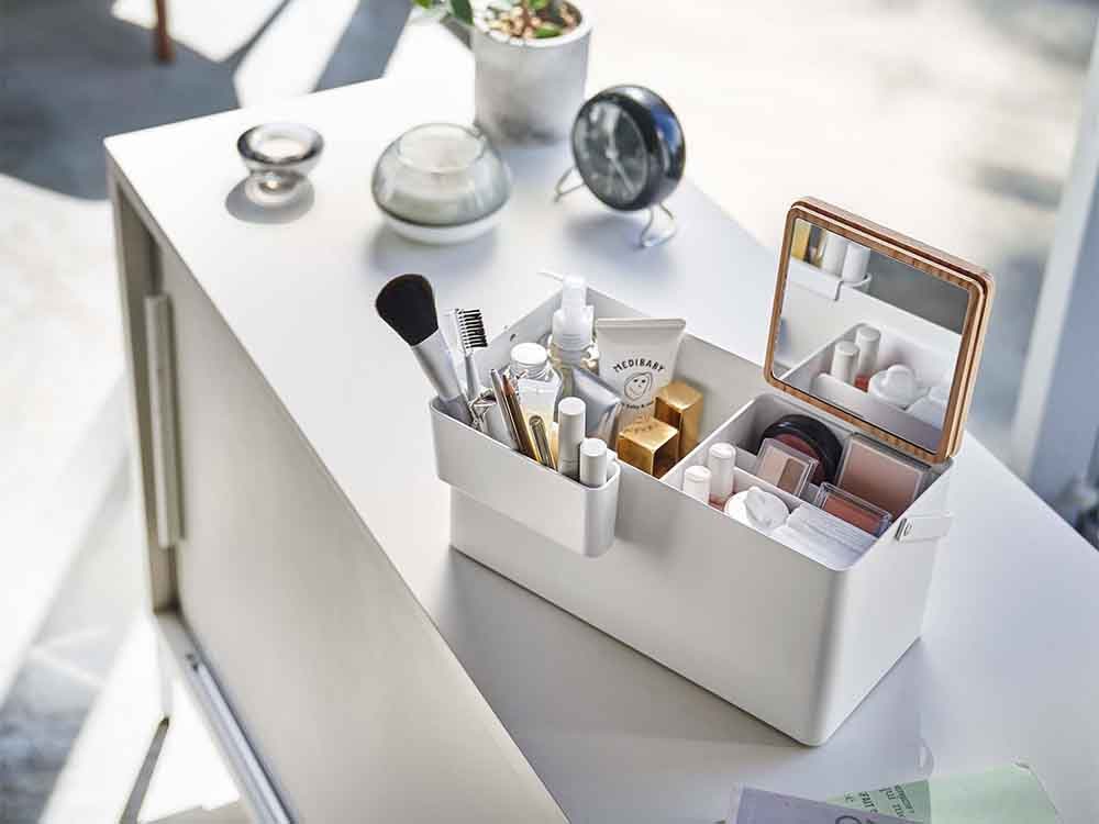 銀色のYAMAZAKIタワーメイクボックス