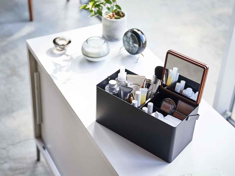 YAMAZAKIタワーのシルバーメイクボックス