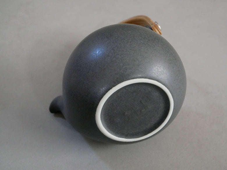 白磁製急須と蓋、木製取っ手