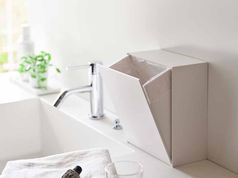 YAMAZAKI/towerのウォールダストボックスが浴室に設置