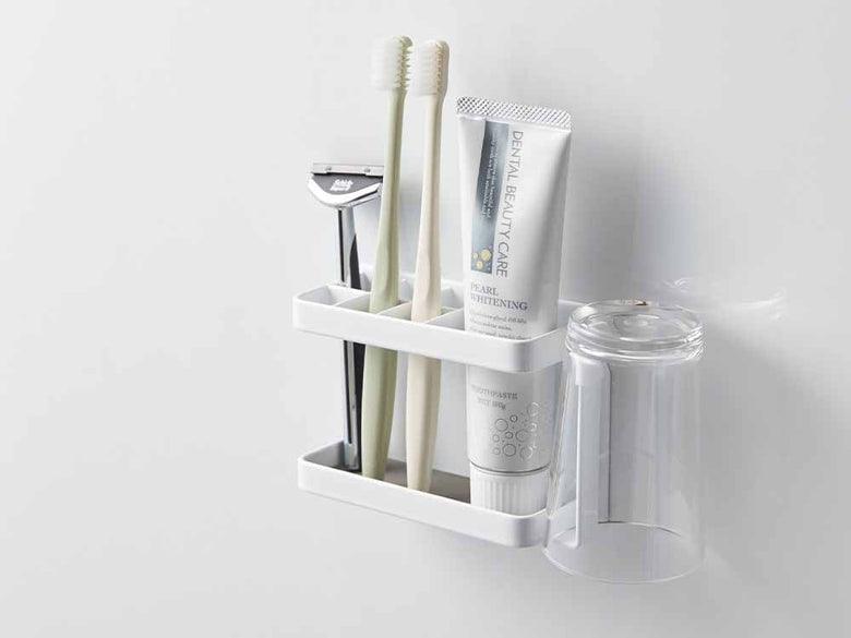 タワーのマグネットバスルーム歯ブラシスタンド