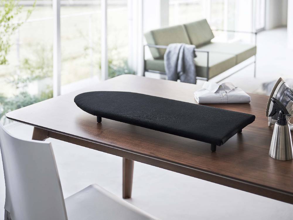 tower製灰色舟型アイロン台、銀色ABS脚付き