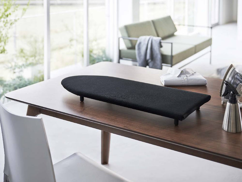 tower製灰色舟型アイロン台、銀色ABS脚付き