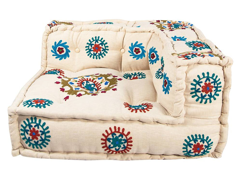 アデペシュのブロックマルチソファとカラフルなクッション