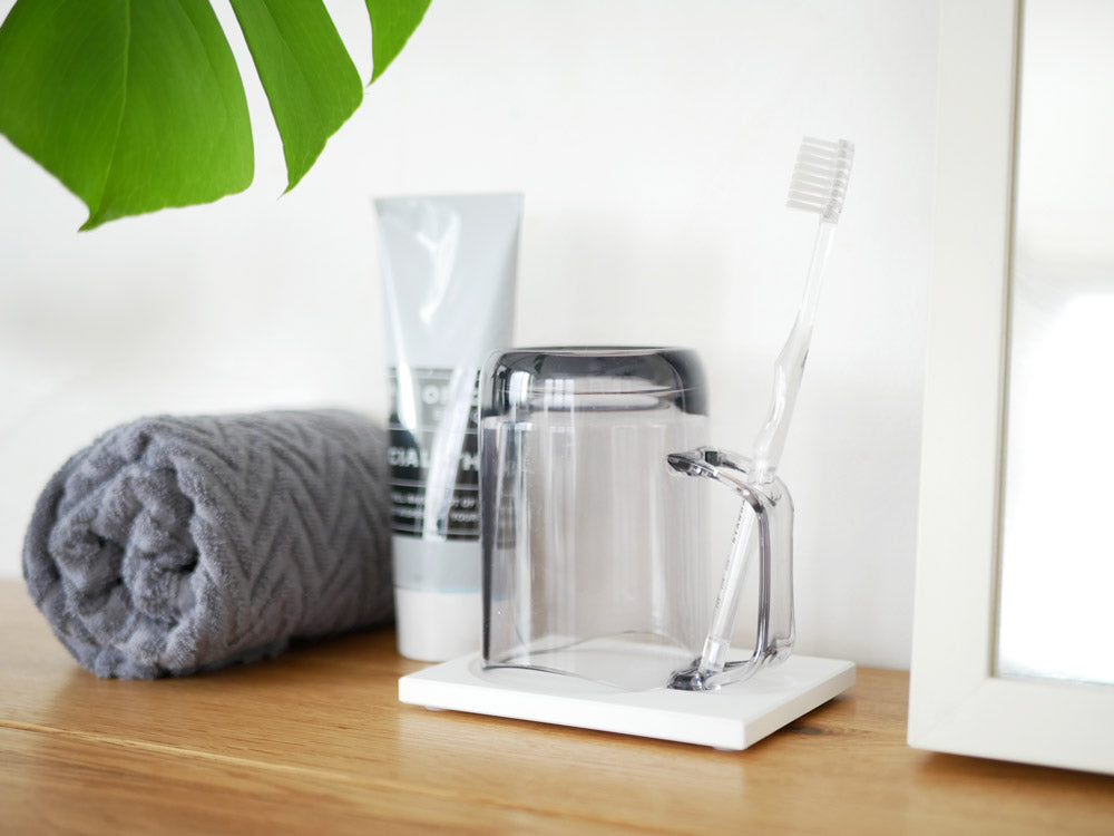 水が切れるスタンドマグと歯ブラシホルダー
