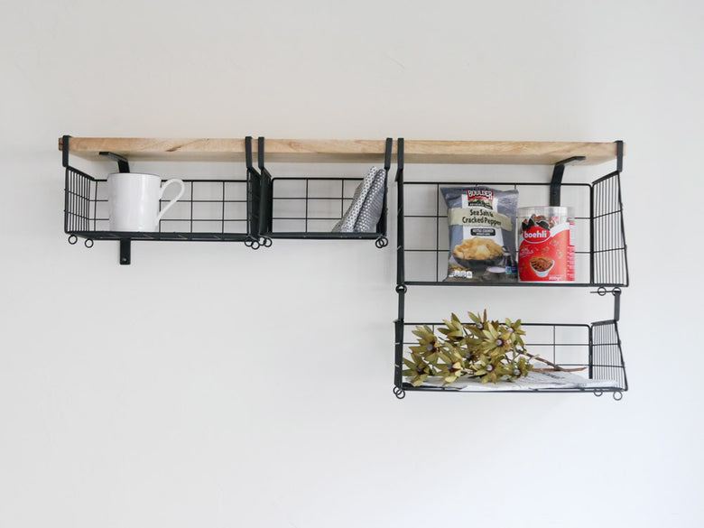 ポッシュリビングの黒色アイアンハンギングバスケット